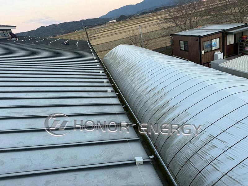 Daimi tikişli metal dam qısqacları quraşdırılıb və hazırdır