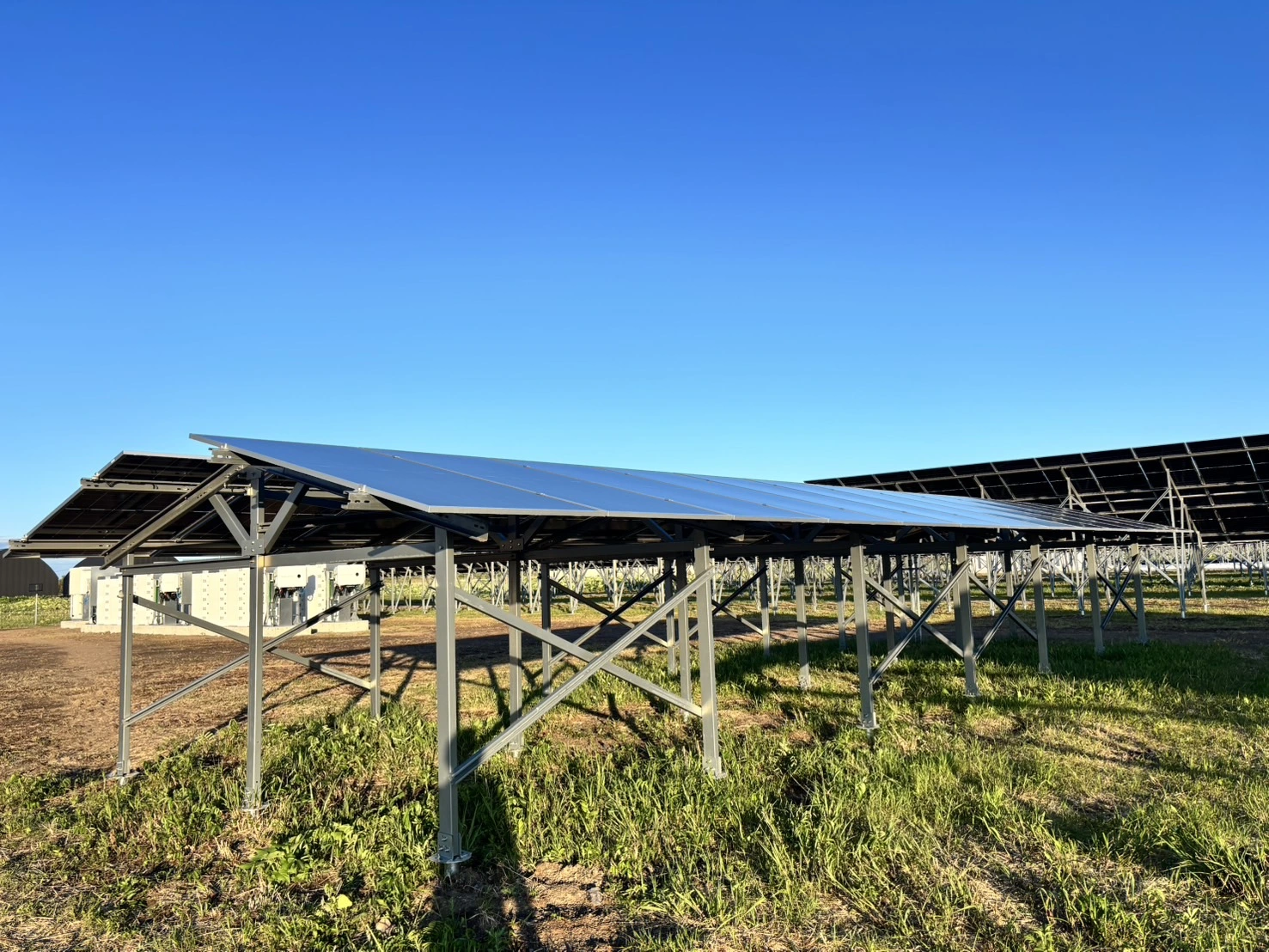 Agri-PV İstixana: Tək Torpaqdan İkili Gəlir